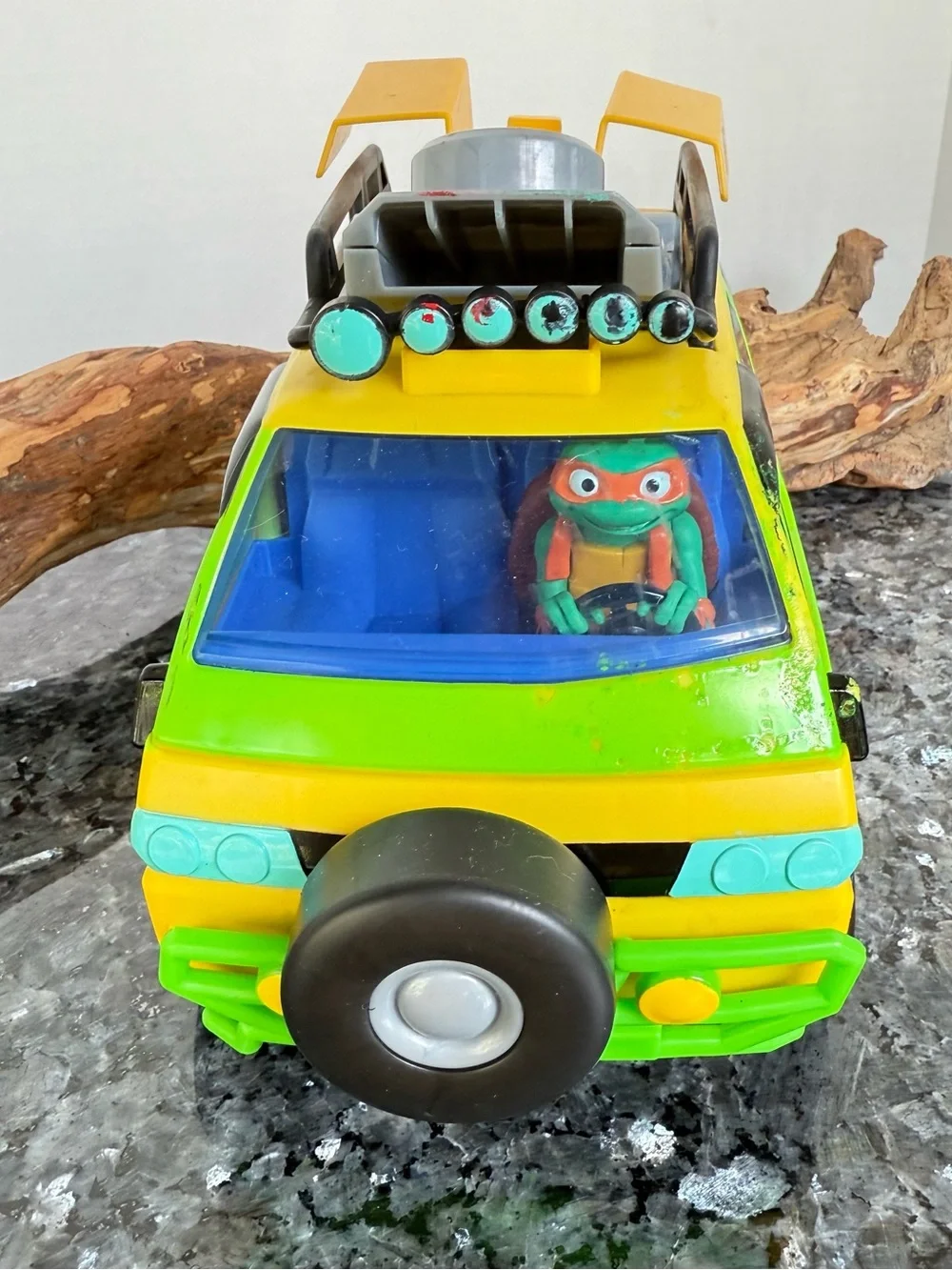 Teenage Mutant Ninja Turtles Mayhem RC Pizza Blaster/Remote Control Vehicle Toy
